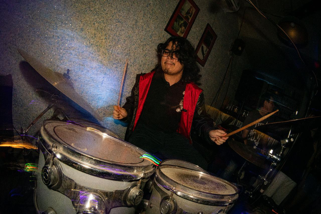 Vũ — Giảng viên Âm nhạc (Piano & Trống)